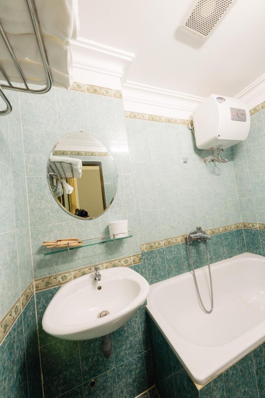 Avon Hotel Хуе Стая снимка